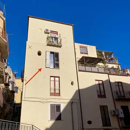 Flat - With Private Parking 아파트